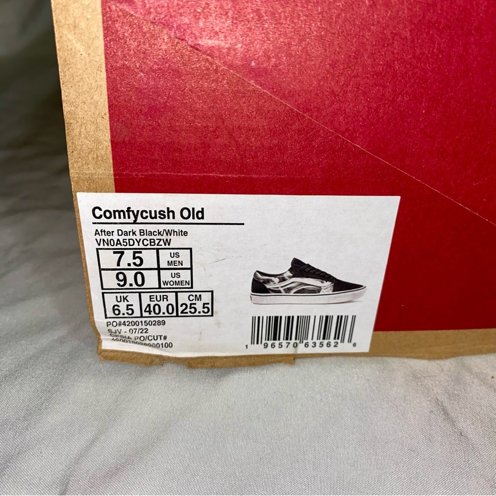 NEW IN BOX VANS Comfy Cush Old Skool Black & White Men’s Size 7.5/Women’s Size 9 - Picture 10 of 11